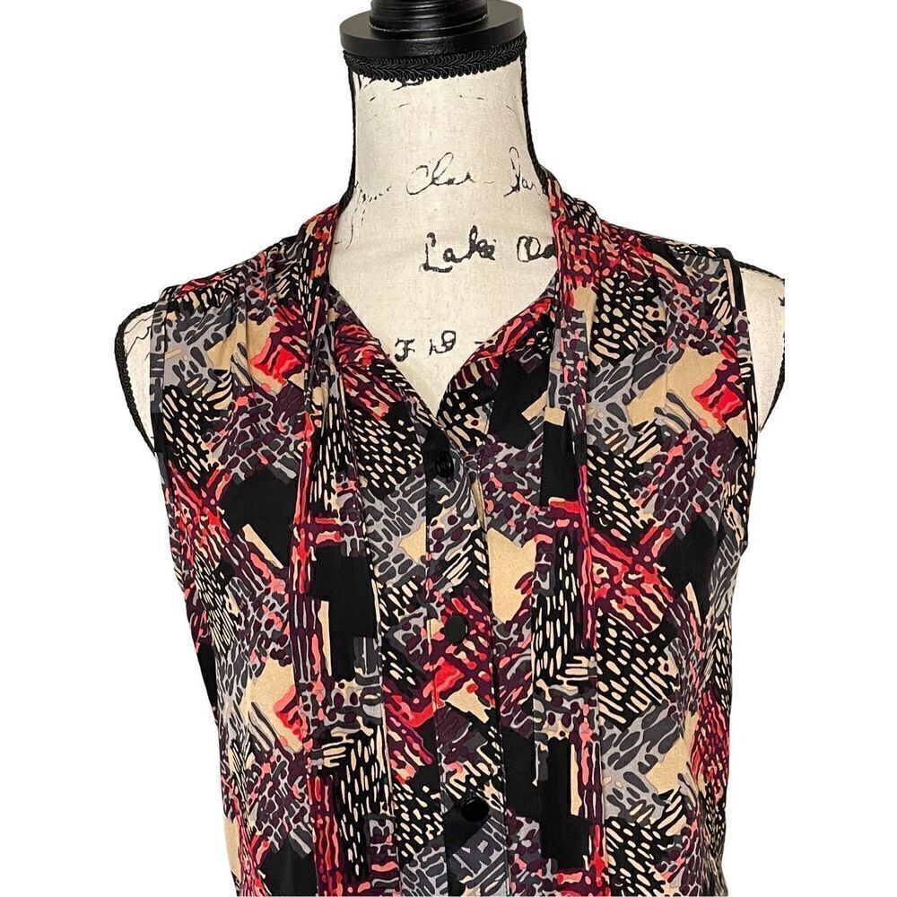 Trina Turk Sleeveless 100% Silk blouse,‎ Size Small - Picture 2 of 4